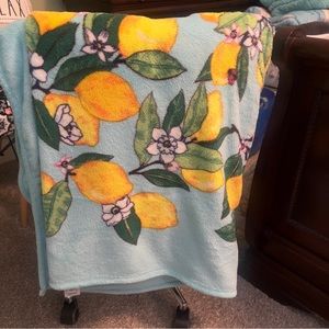 Vera Bradley Lemon Grove Plush Throw Blanket